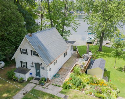 221 Lake Drive, Six Lakes
