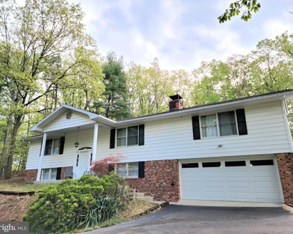 1105 New Hope Rd, Berkeley Springs