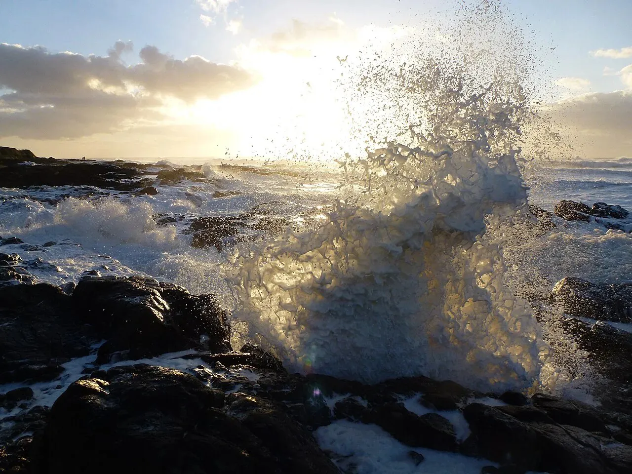 Waves breaking along the Yachats coast