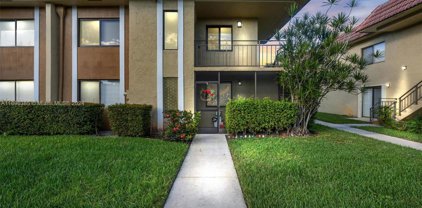 305 Lakeview Dr Unit #104, Weston