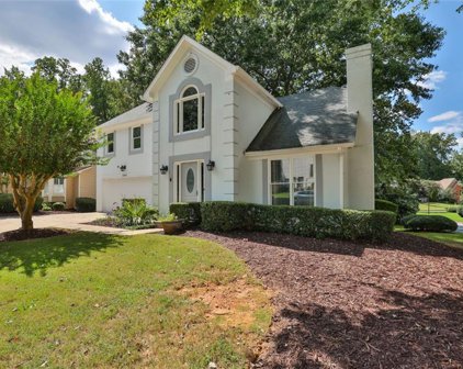 895 Whitehall Way, Roswell