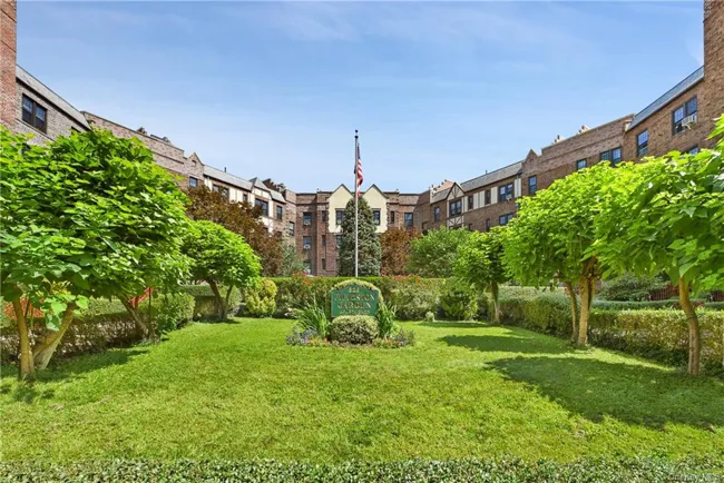 525 W 238th Street Unit #4A Bronx, NY 10463