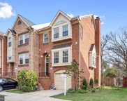 8033 Merry Oaks Ct, Vienna image