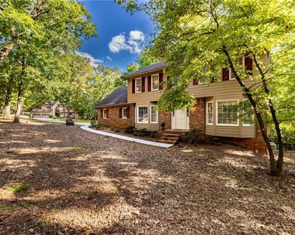 320 Martins Trail, Roswell