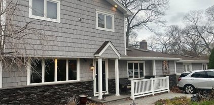 39 Bellaire Avenue, Selden