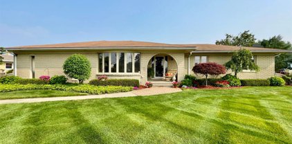 5556 WOODMIRE, Shelby Twp