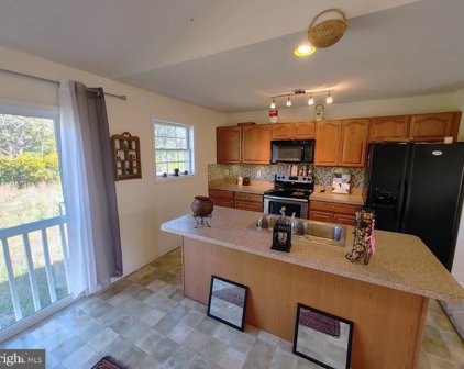 73 Snake Eyes Ln, Berkeley Springs