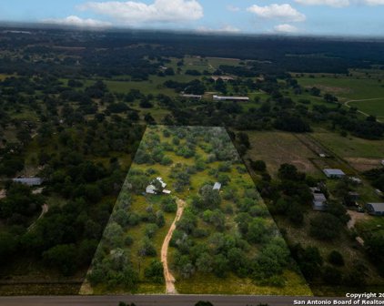 1020 Woodland Hills Rd, Poteet