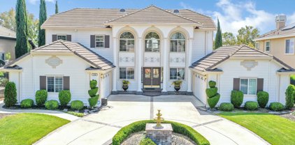 44 E Country Club Dr, Brentwood