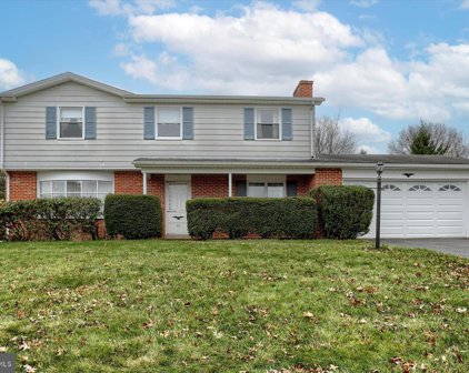 20 Glendale Dr, Mechanicsburg