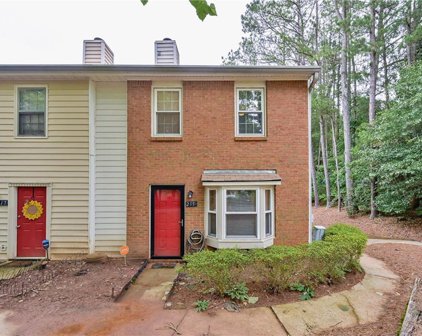 215 Chads Ford Way, Roswell