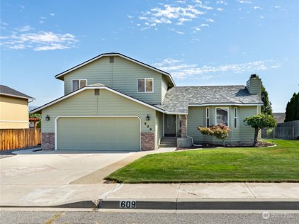 609 Olympus Drive, Wenatchee