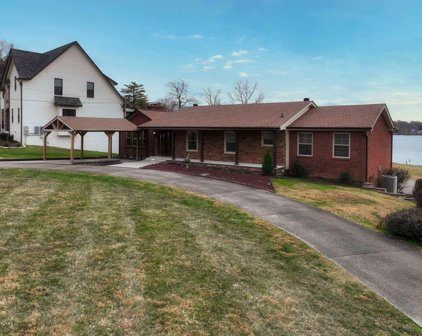 110 Sterling Rd, Hendersonville