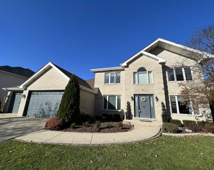 916 Naples Lane, Woodridge