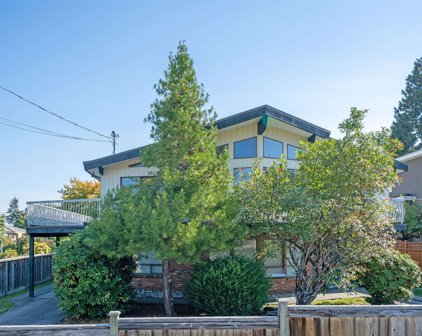 6296 Pearl Avenue, Burnaby