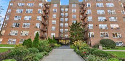 18-70 211 Street Unit #4A, Bayside