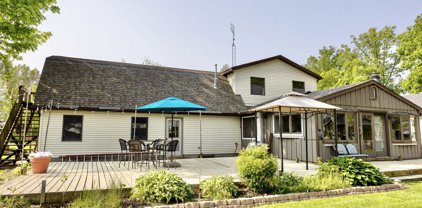8869 Pine Street, Lakeview