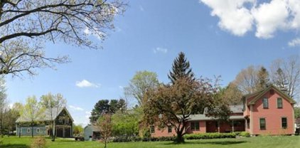 10 White Pond Rd, Stow