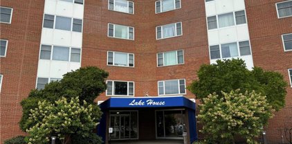 11850 Edgewater Drive Unit 401, Lakewood