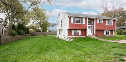 27 Lilly Lane, Narragansett