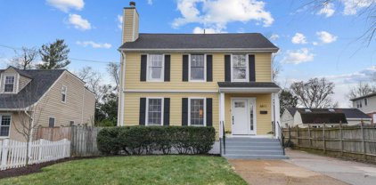 6811 Custis Pkwy, Falls Church