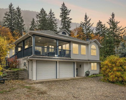 6940 Brewer Road, Coldstream