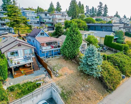 15249 Victoria Avenue, White Rock