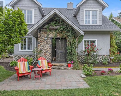 1907 Abbott Street, Kelowna