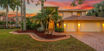 1018 Waterside Cir, Weston