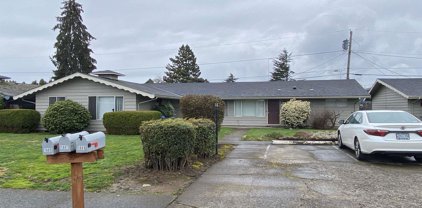 1885 - 1899 32ND Pl, Salem