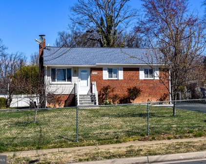 7018 Strathmore St, Falls Church