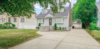 124 Central Parkway, Merrick