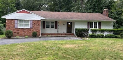 28 N Swezeytown Road, Middle Island
