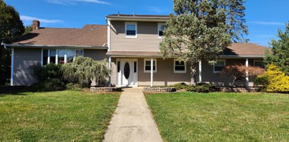 2 Glenbrook Road, Freehold