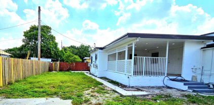 385 W 63rd St, Hialeah