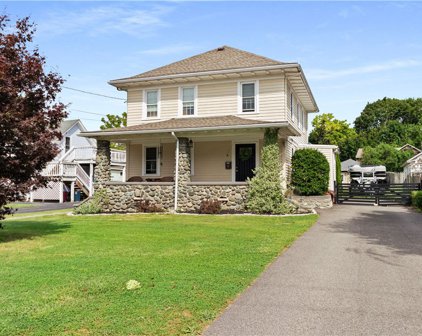 23 Pierce Street, Westerly