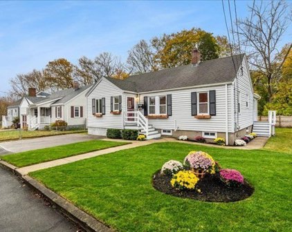 39 Maynard Rd, Dedham