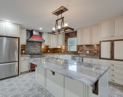 109 Masters Ln, Columbia