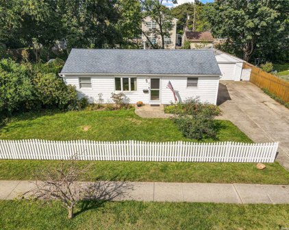 49 Willow Street, Central Islip