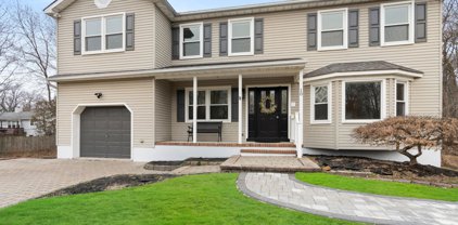 10 Windsor Court, Hazlet