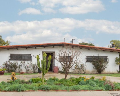 5607 W 77th St, Los Angeles