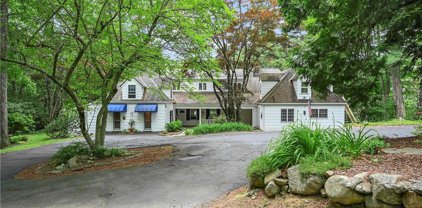 134 Chestnut Land Road, New Milford