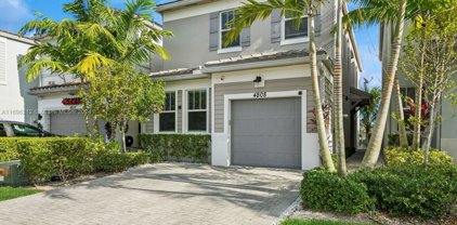 4808 Nw 48th Ter, Tamarac