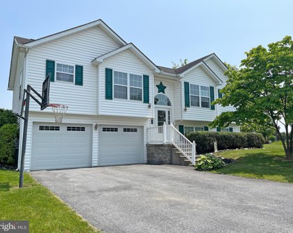 338 Thoreau Dr, Inwood