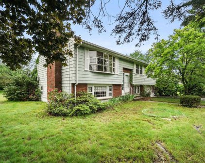 12 Randall Drive, Burlington