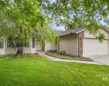 5474 N Willowlawn Way, Garden City