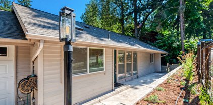 430 LOCHMOOR PL, Eugene