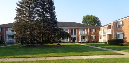 2405 TORQUAY Unit 101, Royal Oak