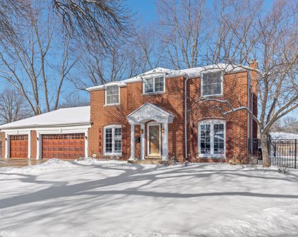 2402 E Northwood Court, Arlington Heights