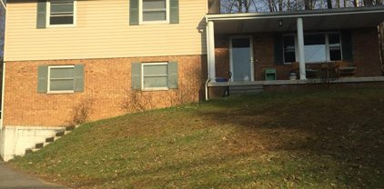 1230 Dry Hill Road, Beckley